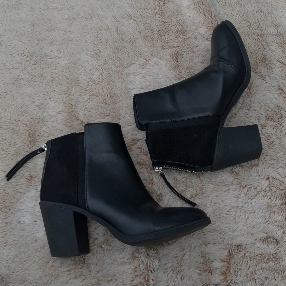 SOLD black booties ☾